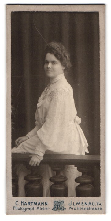 Photograph C. Hartmann, Ilmenau, Mühlenstr., portrait lady Liesel Hermann in the we