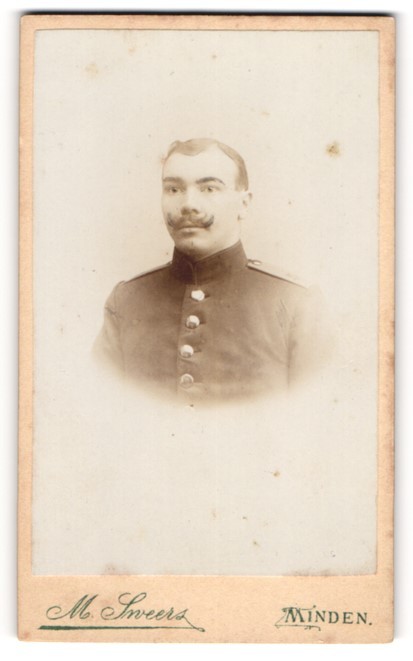 Photograph M. Sweers, Minden i. W., Bäckerstr. 25, Soldier in Uniform Rgt. 15 mi