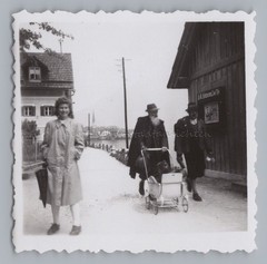 St. Gilgen Sturmabteilung SA Sturm 24/76 Mann Tracht & Kinderwagen Foto 1940er