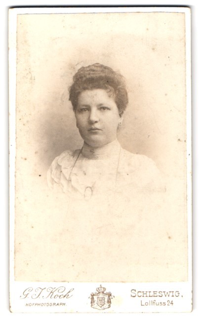 Photograph G. J. Koch, Schleswig, Lollfuss 24, portrait of a lady