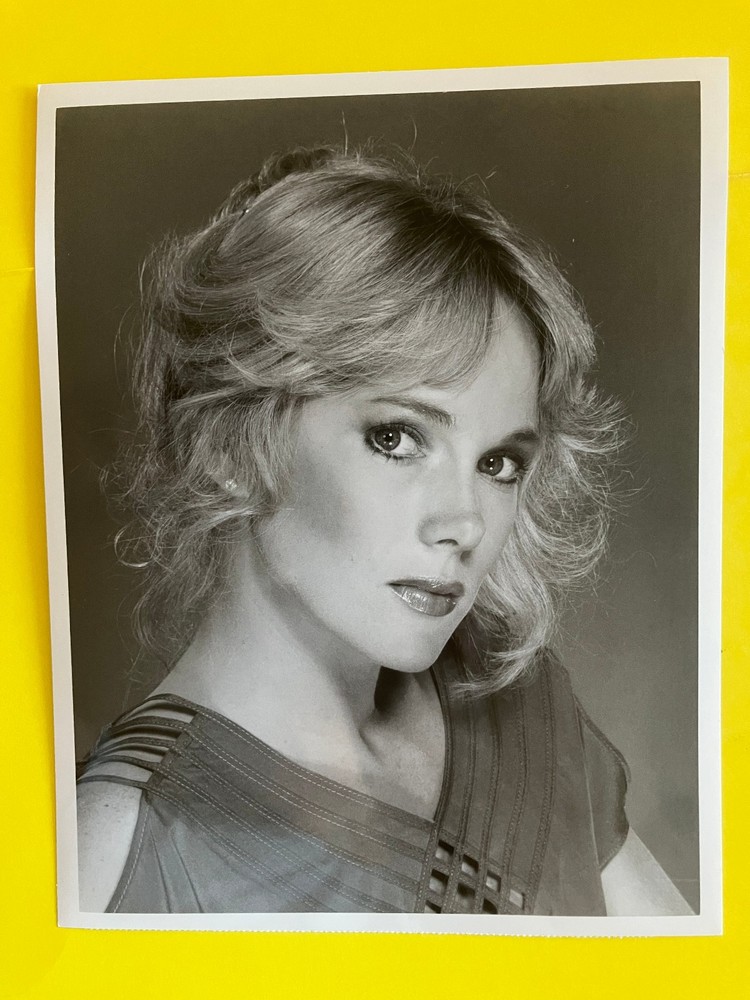 Julia Duffy 1983 = original vintage press headshot photo w/ CAPTION = 7×9″