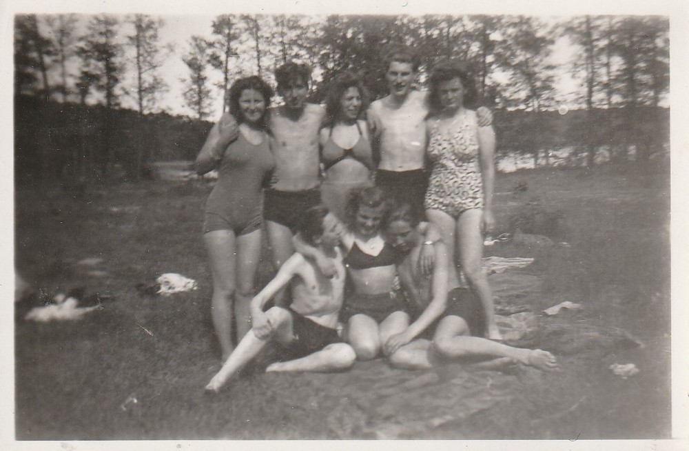 Vintage Photo Beautiful Women in Swimsuit Men Snapshot 1940s