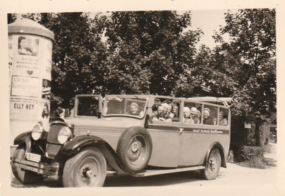 Photo people in convertible bus car vintage Josef Berthold Bad Wiessee 1930s