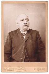 Photography Franz Keller, Meppen, portrait older man with beard in jacket with qu