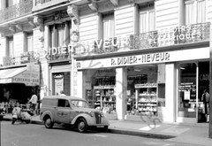 Paris Avenue Champs Elysées Boutique Hardware Repro Photo Vintage. 1960