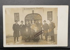 Photo portrait young men musicians accordion inn Oldenburg Jever sign house