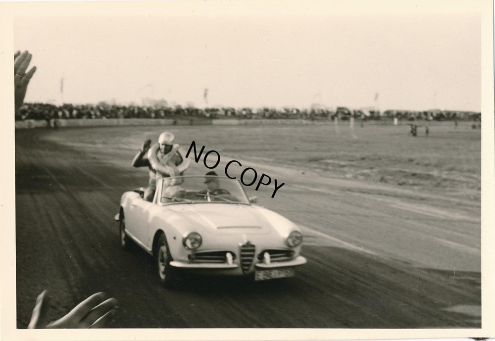 Photo Racer Victory Celebration 1950s X248