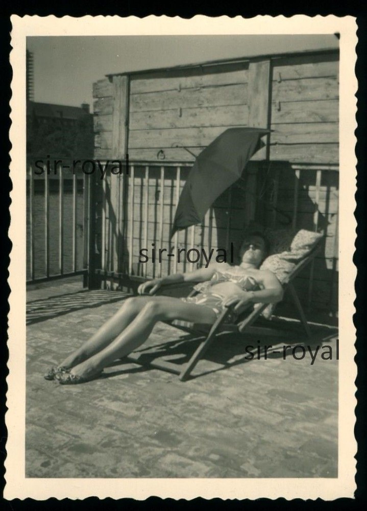 Berlin Spandau 1957-woman in bikini sunbathing on the Havel-photo 6x9cm