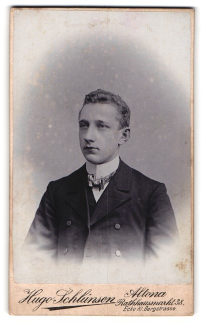 Photograph Hugo Schlünsen, Altona, City Hall Market 38, portrait of a young man
