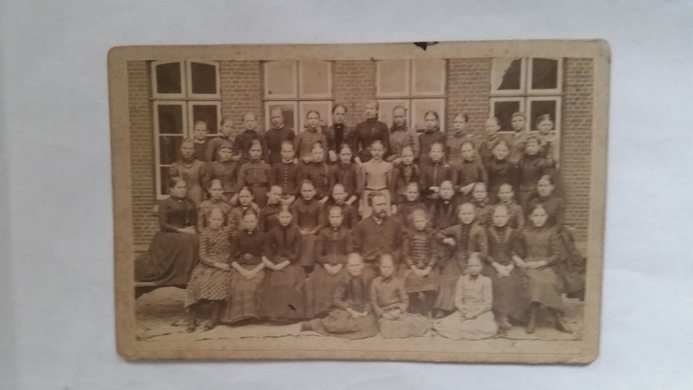 Photo large format 32 school class girls circa 1900s approx 13x18cm