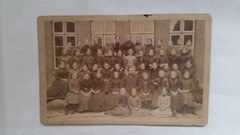Photo large format 32 school class girls circa 1900s approx 13x18cm