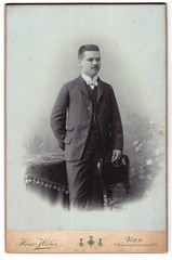 Photograph Hugo Hahn, Vienna, Mariahilferstr. 105, View Vienna, Living Room and Ate