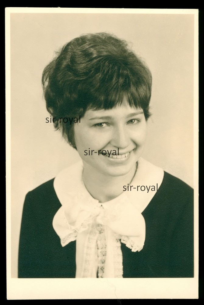 Itzehoe 1960s – Pretty Woman in Portrait – Photo Postcard 9x14cm