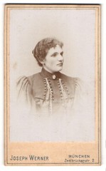 Photograph Joseph Werner, Munich, portrait elegantly dressed lady with brooch