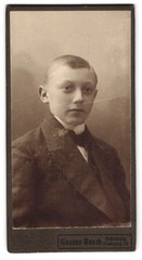 Photograph Gustav Rasch, Schleswig, Stadtweg 32, portrait of a boy in a suit