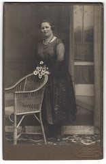 Photograph Th. Eppler, Dresden, Hauptstraße 24, woman with bouquet of flowers next to a