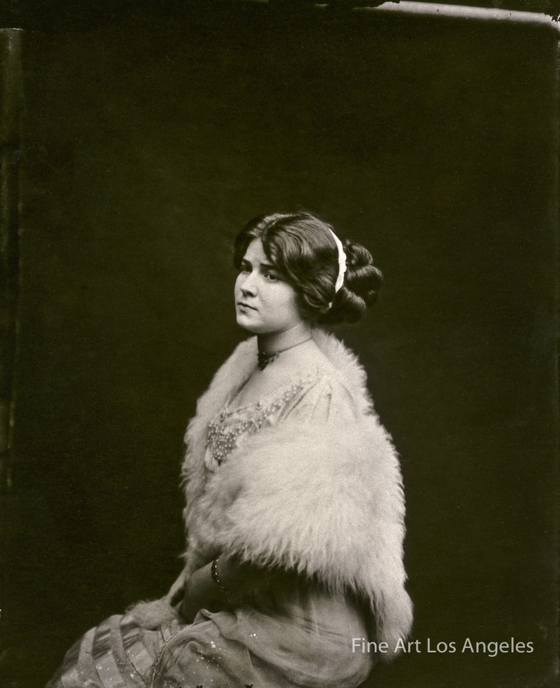 Bellocq photo of Storyville prostitute with white fur, New Orleans, 1910-1915