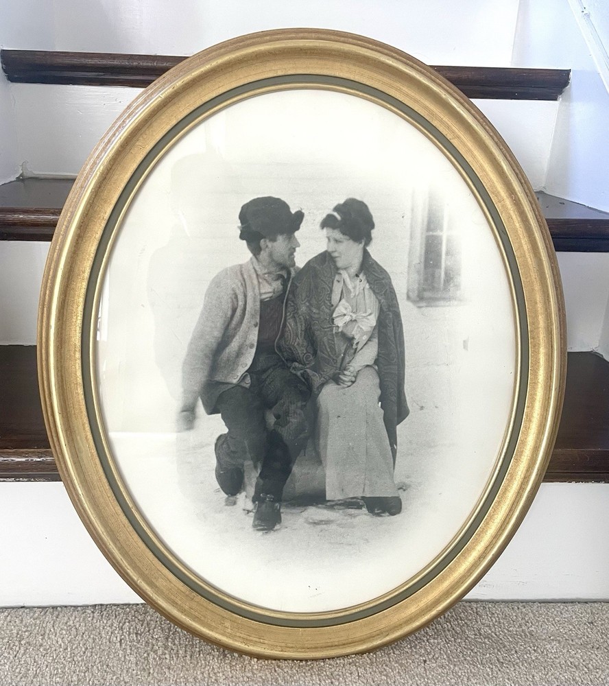 Vintage Large Oval Frame Couple In love Photo Portrait Glass Wood Gold Gilt 23×1