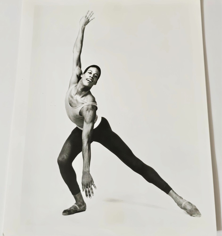 THE JOFFREY BALLET 8×10 HERBERT MIGDOLL PRESS PHOTO TYPE 1 DANCE MALE BLACK VTG