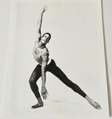 THE JOFFREY BALLET 8×10 HERBERT MIGDOLL PRESS PHOTO TYPE 1 DANCE MALE BLACK VTG