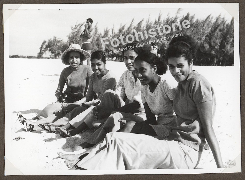 4x Photo Mauritius Beach Pretty Girls Locals Group 1960s Africa