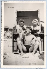 Kühlungsborn around 1955-Jungmann with two old ladies-GDR 1950s-Photo 6x9cm