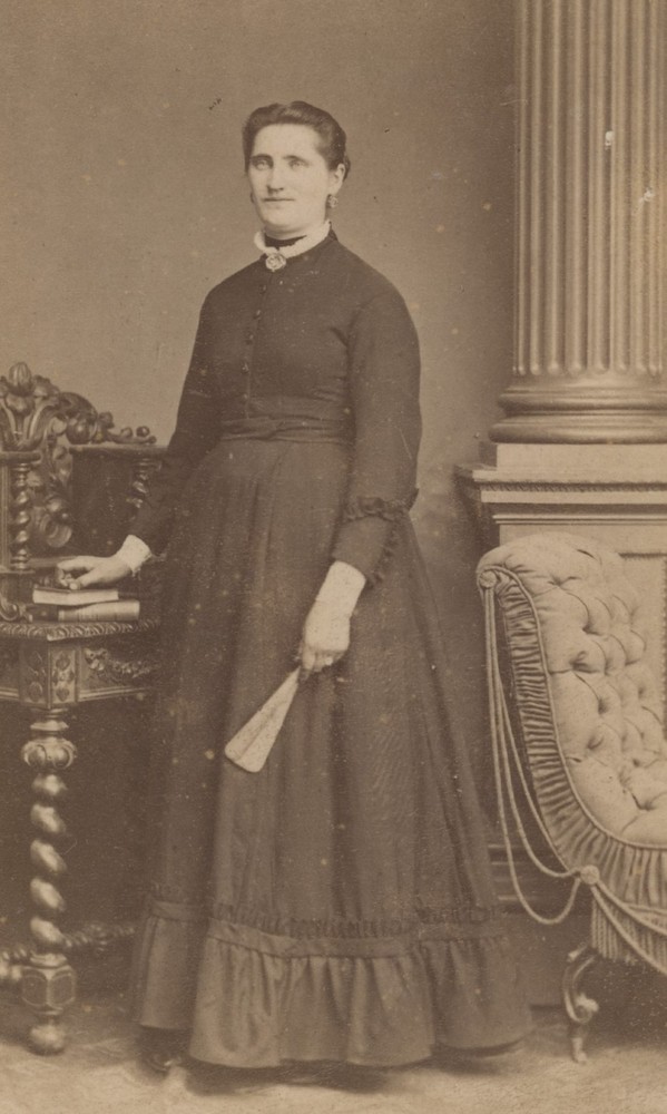 Portrait of a woman Potsdam Berlin Jonas photographic studio album photography