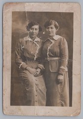 2 Women Portrait Fashion – Patina – Old Photo