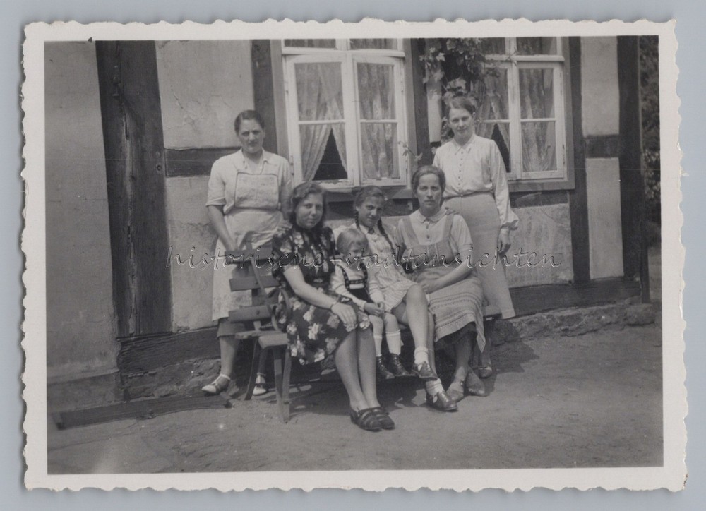 Bad Salzuflen 1941 – Women and Children in Front of Residence – Old Photo 1940s