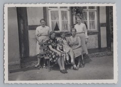 Bad Salzuflen 1941 – Women and Children in Front of Residence – Old Photo 1940s