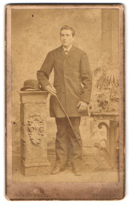 Photograph Gustav Wetzel, Dresden, Prager Straße 6, portrait of an elegant man