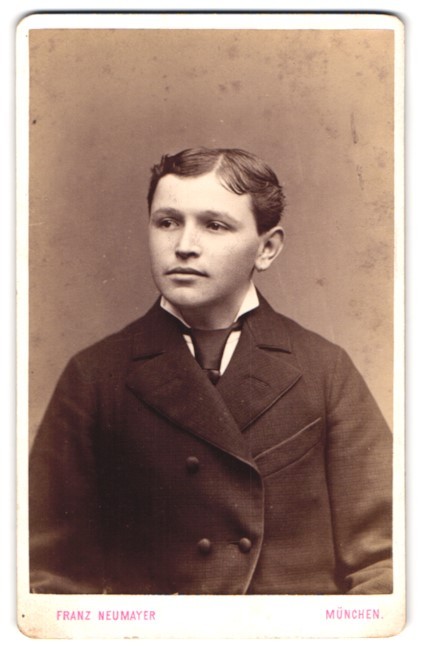 Photograph Franz Neumayer, Munich, Christophstrasse 4, portrait young man in