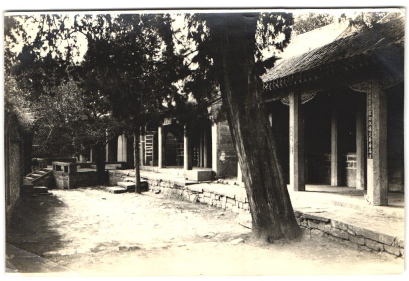 Photograph Hong Kong / China, Tsing-Lung-Tsuen Temple around 1923