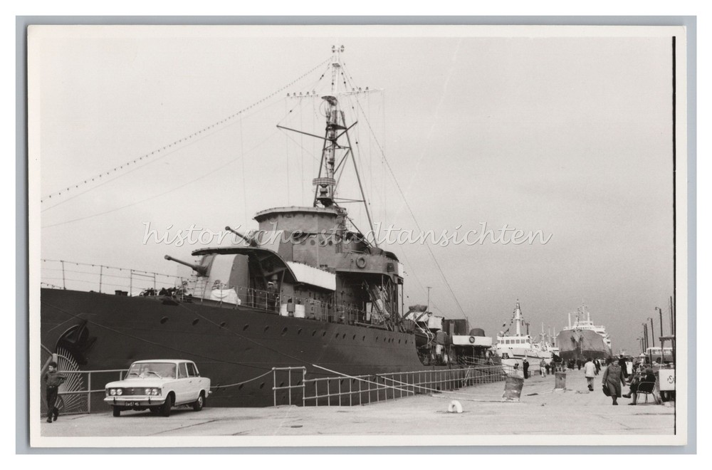Danzig Gdańsk Pommern Polen 1971 – Kriegsschiff Hafen Auto – Foto
