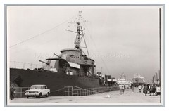 Danzig Gdańsk Pommern Polen 1971 – Kriegsschiff Hafen Auto – Foto