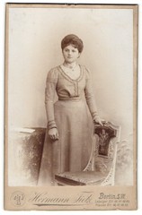 Photograph Hermann Tietz, Berlin, Leipziger Straße 46, woman with elegant dress