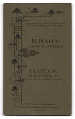 Photograph H. Hahn, Lübeck, size Burgstr. 33, Elegant Couple With A Toddler