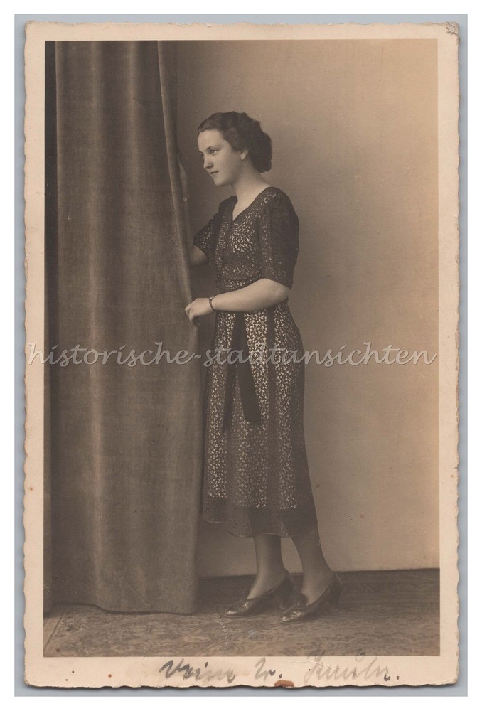 Portrait Young Woman – Fashion Stockings Women Fashion Shoes – Vintage Photo 1940