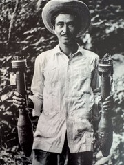 Guajiro con Morteros by Alberto Korda – Signed 12×16 Archival Print