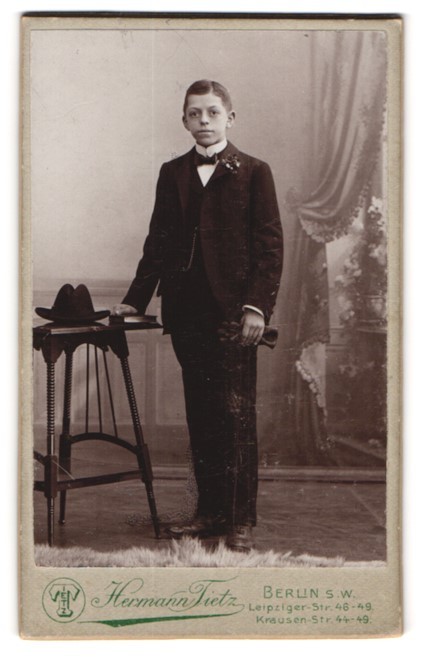 Photograph Hermann Tietz, Berlin, Krausen-Straße 44-49, young man in suit