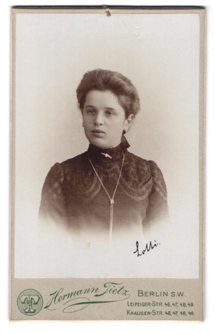 Photography Hermann Tietz, Berlin, Leipzigerstr. 46-49, Portrait Charlotte Westl