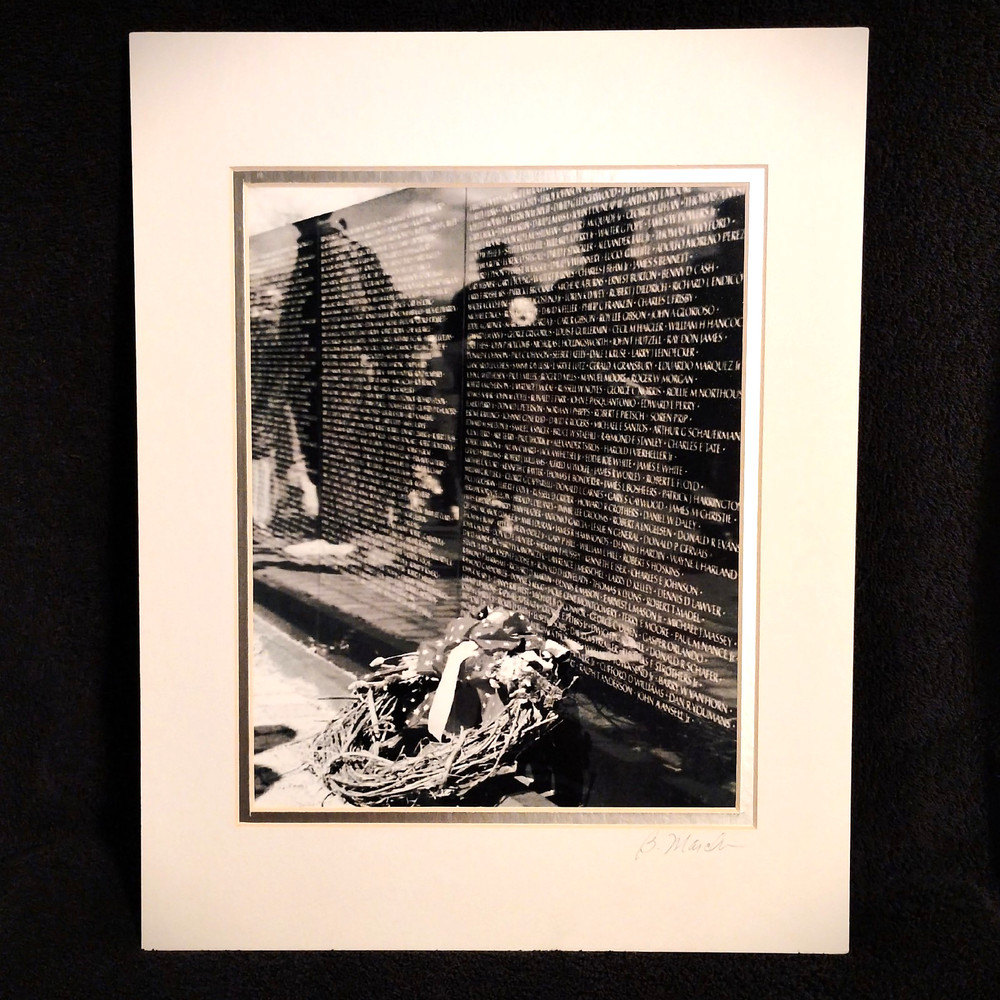 Vietnam Veterans Memorial Wall Wall Art Photo Print 11×14 Double Mat Black White