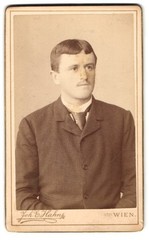 Photograph Joh. E. Hahn, Vienna, Mariahilferstraße 105, portrait of a serious look